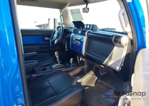 2007 Toyota Fj Cruiser z USA, uszkodzony, nr VIN JTEBU11F670044208